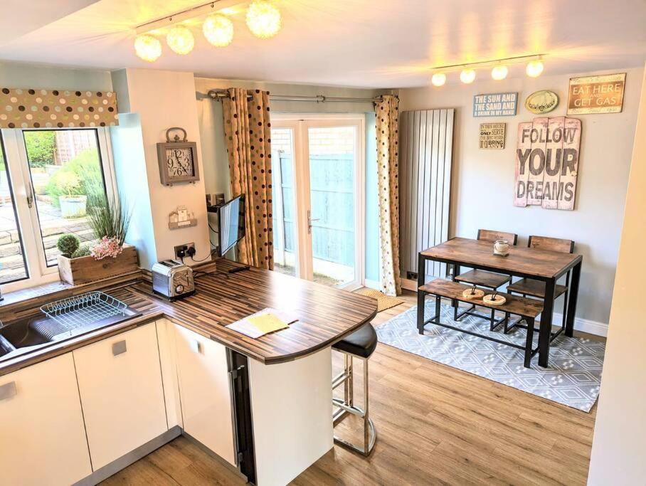 Spacious Lovely 3 Bed House In Keyworth Nottingham Suit Contractors Or Family Exteriér fotografie